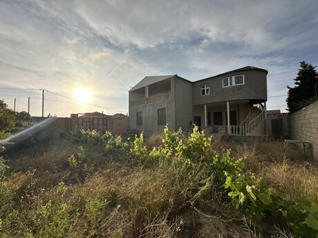 6 otaqlı həyət evi/bağ evi - Hövsan q. - 80.5 m²
