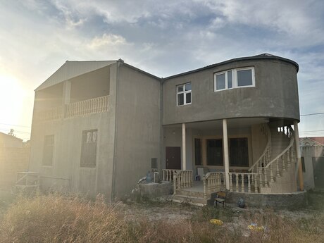 6 otaqlı həyət evi/bağ evi - Hövsan q. - 80.5 m²