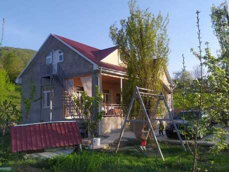 4 otaqlı həyət evi/bağ evi - Quba - 140 m²