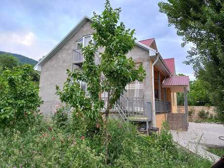 4 otaqlı həyət evi/bağ evi - Quba - 140 m²