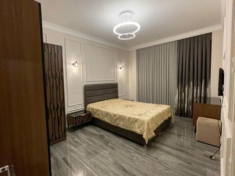 2-комн. новостройка - м. 8 ноября - 100 м²