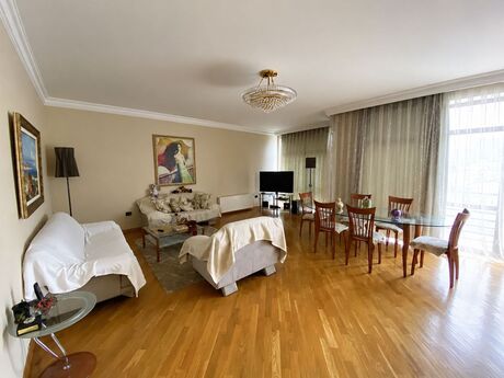 3-комн. новостройка - м. 28 мая - 140 м²