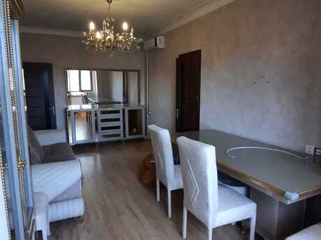 2 otaqlı köhnə tikili - 8-ci mikrorayon q. - 65 m²