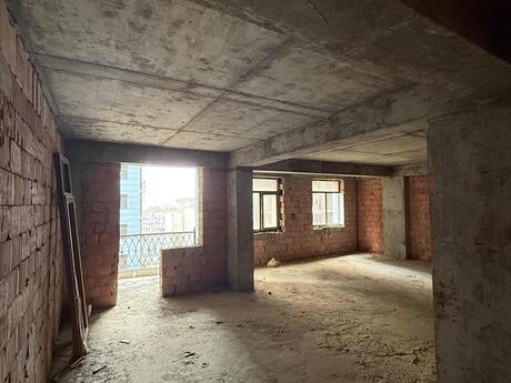 3 otaqlı yeni tikili - İnşaatçılar m. - 128 m²