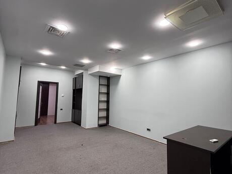 1-комн. офис - м. Шах Исмаил Хатаи - 32 м²