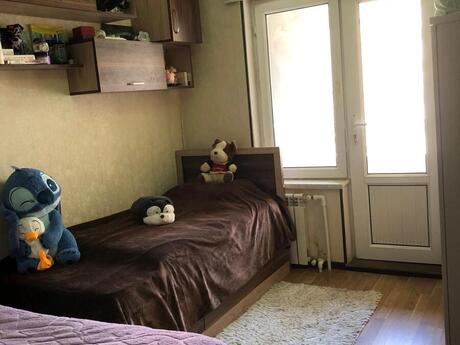 3-комн. вторичка - м. Иншаатчылар - 50 м²