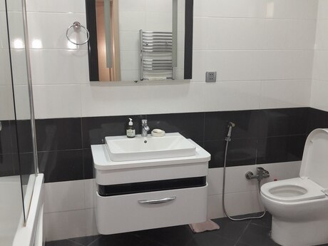 4 otaqlı həyət evi/bağ evi - Şüvəlan q. - 200 m²