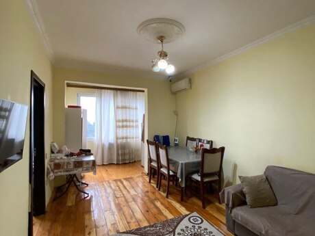 2 otaqlı köhnə tikili - Azadlıq Prospekti m. - 45 m²