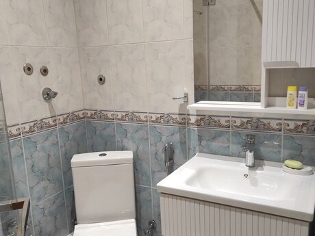2 otaqlı köhnə tikili - 28 May m. - 70 m²