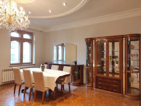 2 otaqlı köhnə tikili - 28 May m. - 70 m²