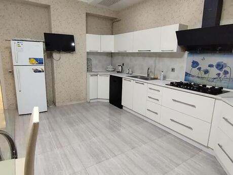 3-комн. новостройка - м. 8 ноября - 190 м²