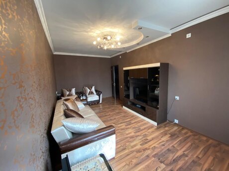 2 otaqlı köhnə tikili - Neftçilər m. - 78 m²