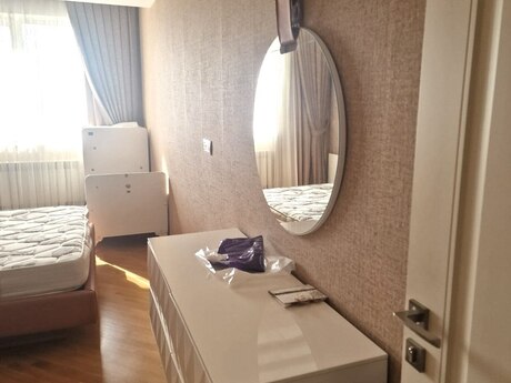3 otaqlı yeni tikili - Elmlər Akademiyası m. - 130 m²