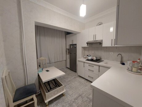 2 otaqlı köhnə tikili - 7-ci mikrorayon q. - 70 m²