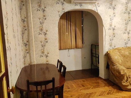 2 otaqlı köhnə tikili - Azadlıq Prospekti m. - 65 m²