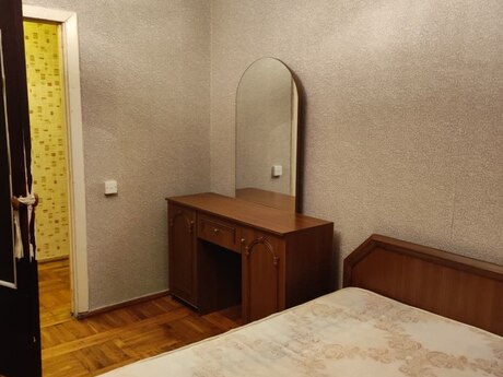 2 otaqlı köhnə tikili - Azadlıq Prospekti m. - 65 m²