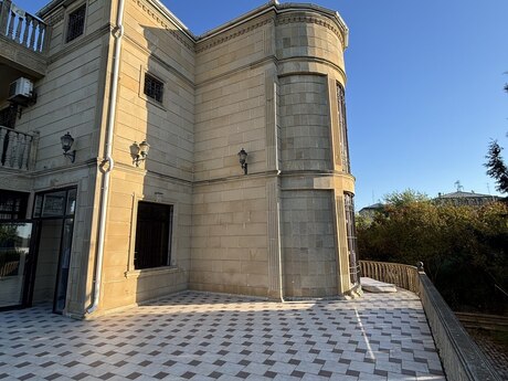 5 otaqlı həyət evi/bağ evi - Novxanı q. - 600 m²