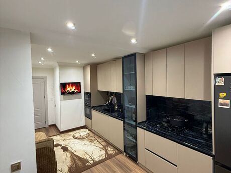 3 otaqlı köhnə tikili - Bakıxanov q. - 81 m²