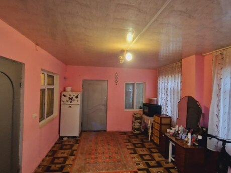 4 otaqlı həyət evi/bağ evi - Novxanı q. - 130 m²
