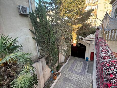7 otaqlı həyət evi/bağ evi - Nəsimi r. - 700 m²