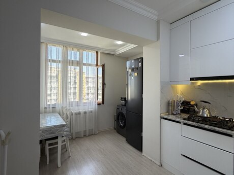 3 otaqlı köhnə tikili - İnşaatçılar m. - 90 m²