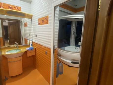 3 otaqlı yeni tikili - İnşaatçılar m. - 145 m²