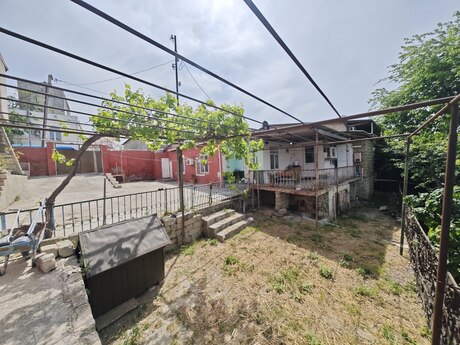 4 otaqlı həyət evi/bağ evi - Əmircan q. - 90 m²