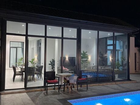 4 otaqlı həyət evi/bağ evi - Buzovna q. - 200 m²
