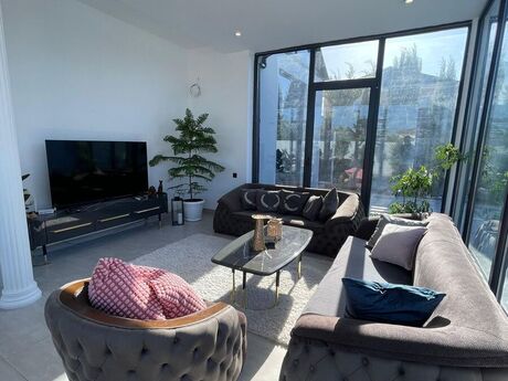 4 otaqlı həyət evi/bağ evi - Buzovna q. - 200 m²