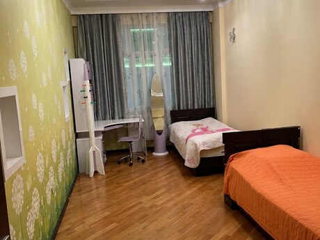 3 otaqlı yeni tikili - Şah İsmayıl Xətai m. - 160 m²