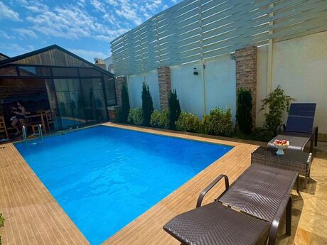 4 otaqlı həyət evi/bağ evi - Mərdəkan q. - 300 m²