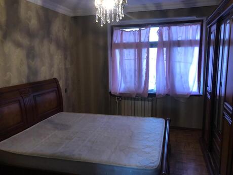 4 otaqlı köhnə tikili - Xətai r. - 110 m²