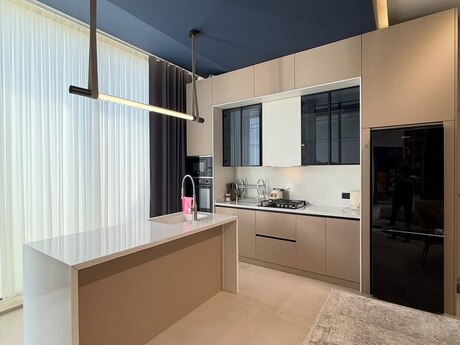6 otaqlı həyət evi/bağ evi - Mərdəkan q. - 400 m²