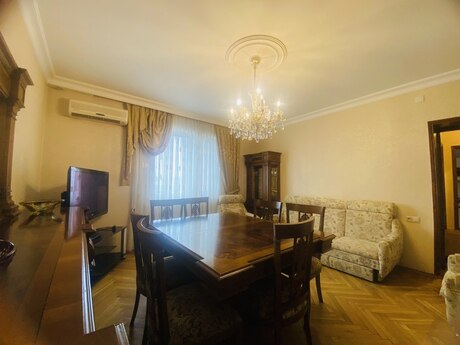 4 otaqlı köhnə tikili - İnşaatçılar m. - 90 m²