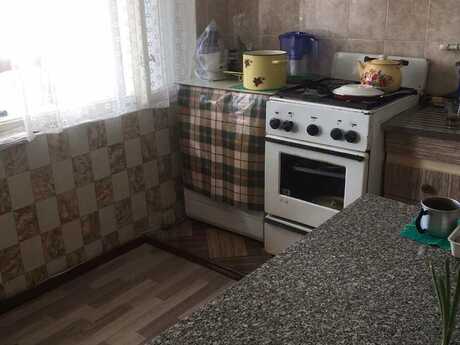 4 otaqlı köhnə tikili - Bakıxanov q. - 101 m²