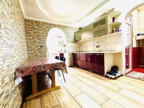 4 otaqlı həyət evi/bağ evi - Novxanı q. - 160 m²
