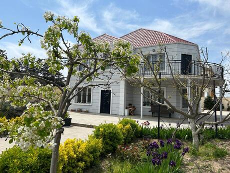 6 otaqlı həyət evi/bağ evi - Bilgəh q. - 240 m²