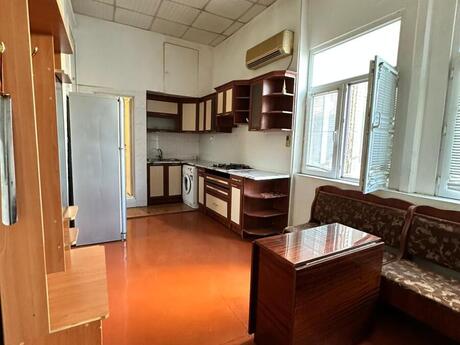 4 otaqlı köhnə tikili - Nəsimi r. - 135 m²