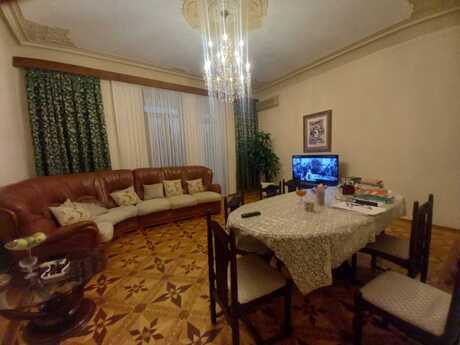 2 otaqlı köhnə tikili - Nəsimi r. - 72 m²