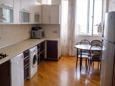 4 otaqlı yeni tikili - 28 May m. - 145 m²