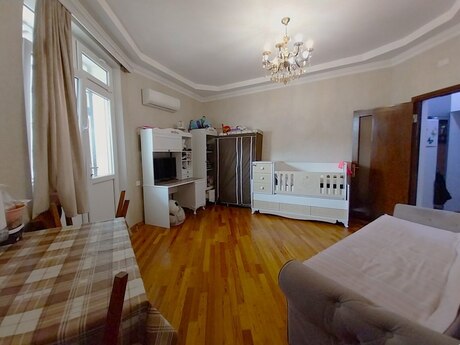 2 otaqlı köhnə tikili - Elmlər Akademiyası m. - 35 m²