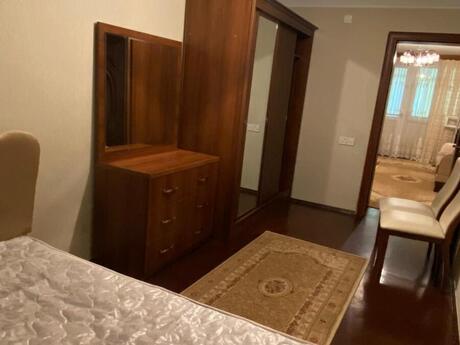 2 otaqlı köhnə tikili - İnşaatçılar m. - 60 m²