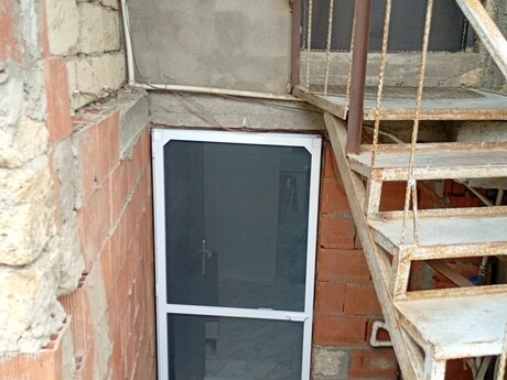 3 otaqlı həyət evi/bağ evi - İnşaatçılar m. - 90 m²