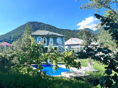 5 otaqlı həyət evi/bağ evi - Qəbələ - 200 m²