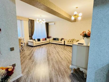 Elan №6135195 - Bakı, 28 May m., 4 otaqlı, 200 m², 14/17 mərtəbə