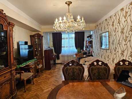 3 otaqlı köhnə tikili - Elmlər Akademiyası m. - 80 m²