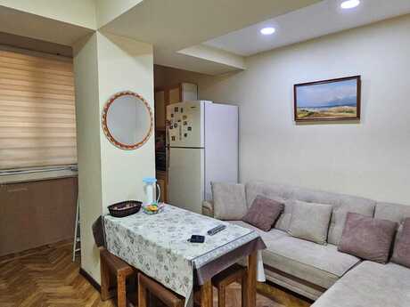 3 otaqlı köhnə tikili - Elmlər Akademiyası m. - 80 m²
