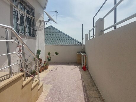 4 otaqlı həyət evi/bağ evi - Qaraçuxur q. - 110 m²