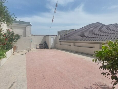 4 otaqlı həyət evi/bağ evi - Qaraçuxur q. - 110 m²
