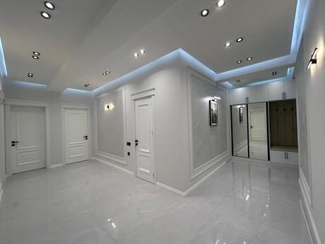3-комн. новостройка - м. 28 мая - 135 м²